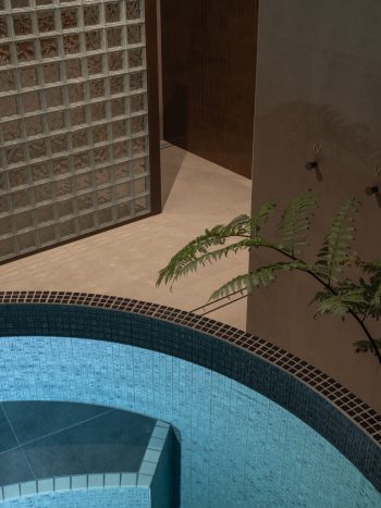 20230831_EmberBathhouse_Traces_DR-79-2_LR-350x467