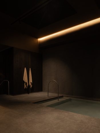 Ember_Studio-Traces_DionRobeson-140_LR-350x467