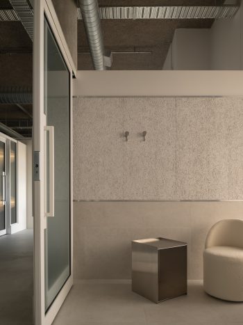 Studio-Traces_BlankSuites_Traces_DionRobeson-80_LR-350x467